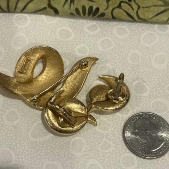 VTG Crown TRIFARI Brushed Gold Earrings and Brooch SET - Picture 7 of 7